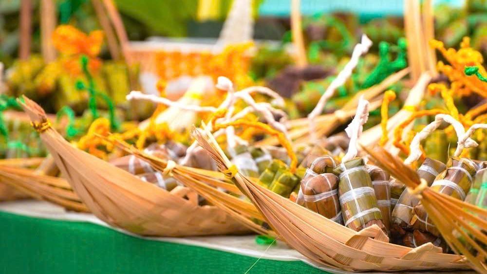 Đa dạng các loại bánh dân gian thơm ngon, bắt mắt. Ảnh: Yến Phương
