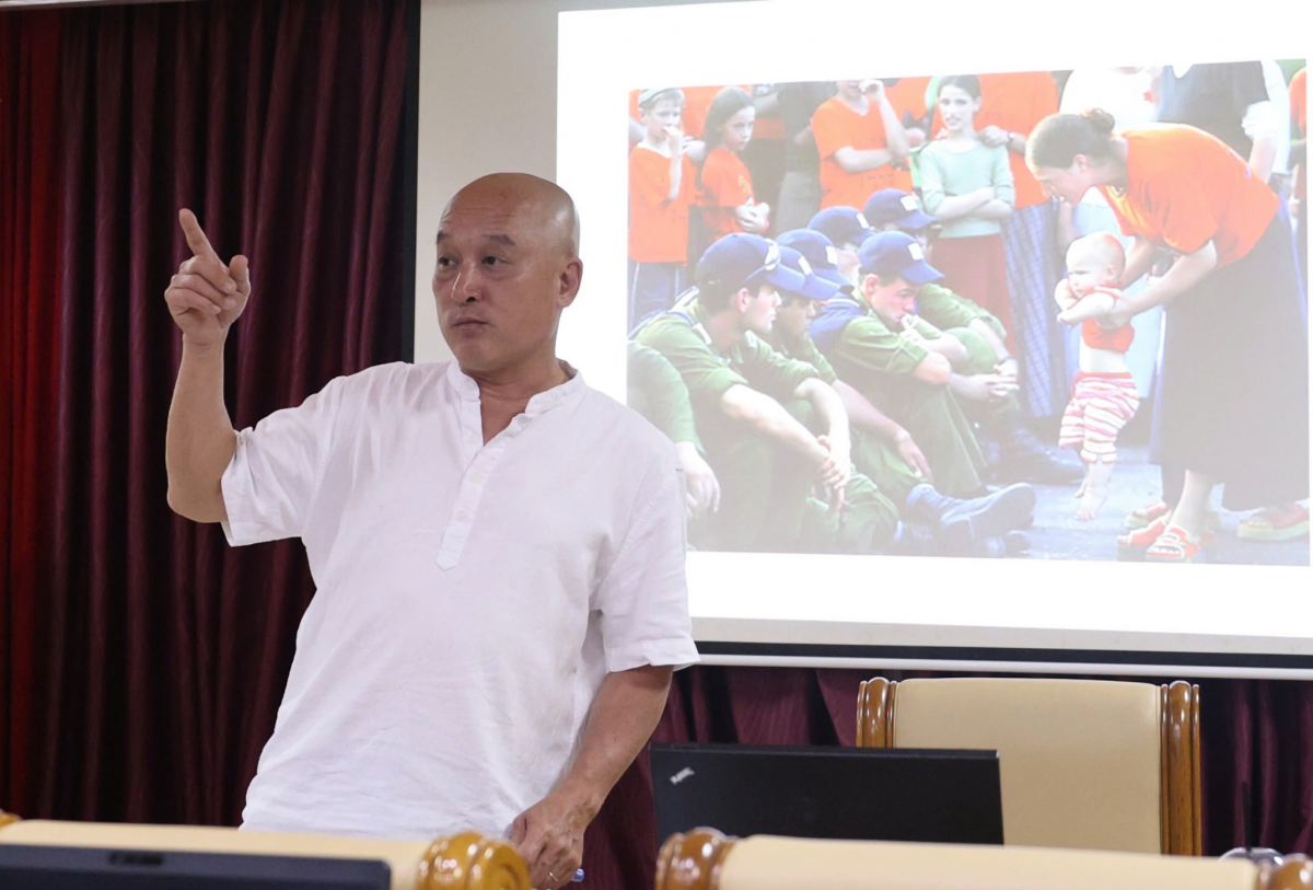 Nhà báo Nguyễn Hoài Linh, nguyên Trưởng ban biên tập Ảnh báo Tuổi trẻ, Giảng viên kiêm chức của Trung tâm bồi dưỡng nghiệp vụ báo chí - Hội Nhà báo Việt Nam. Ảnh: Hồng Thắm