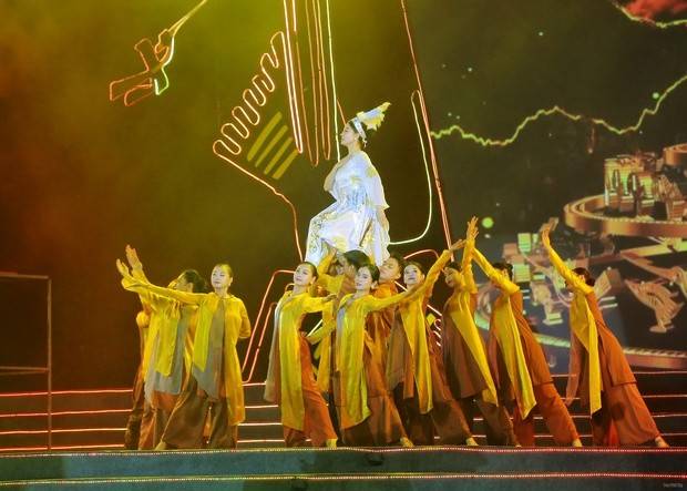 Rực rỡ đêm khai hội Đền Hùng, lan tỏa bản sắc văn hóa Đất Tổ