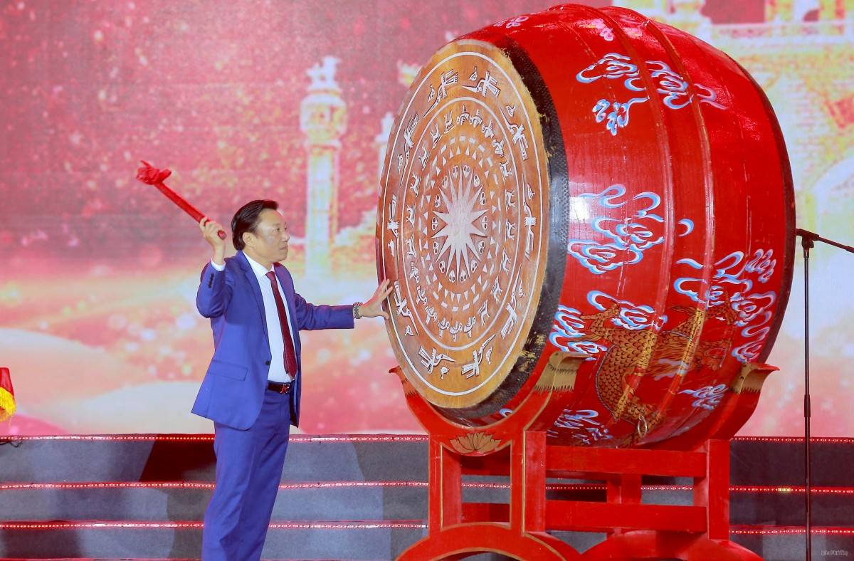 Rực rỡ đêm khai hội Đền Hùng, lan tỏa bản sắc văn hóa Đất Tổ