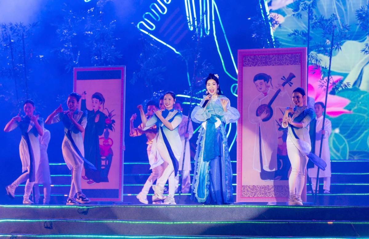 Rực rỡ đêm khai hội Đền Hùng, lan tỏa bản sắc văn hóa Đất Tổ