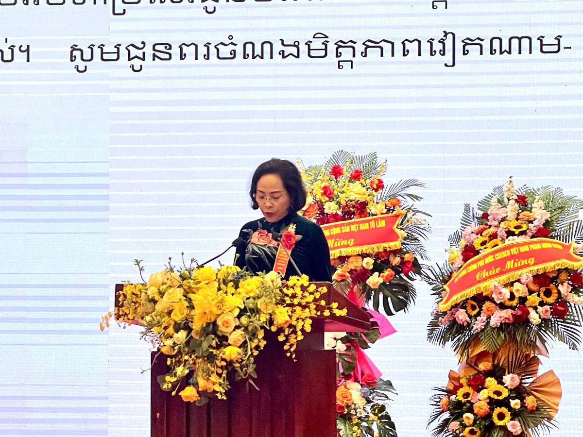 Đồng chí Nguyễn Thị Thanh - Uỷ viên BCH Trung ương Đảng, Phó Chủ tịch Quốc hội, Chủ tịch Hội Hữu nghị Việt Nam - Campuchia, phát biểu khai mạc hội nghị.