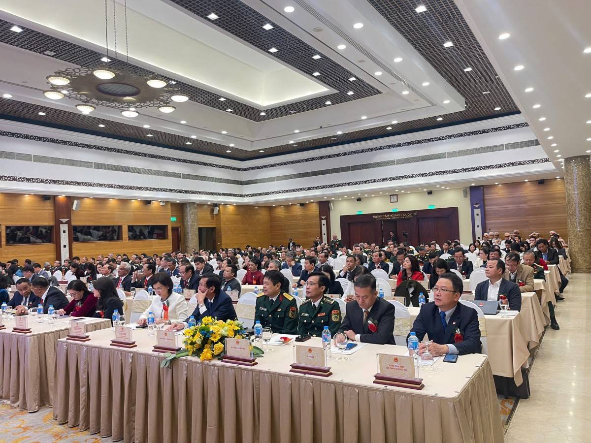 Toàn cảnh hội nghị.