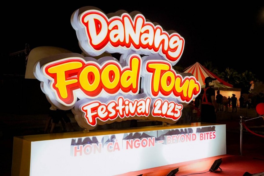 Uống bia, ăn xúc xích Bà Nà tại Lễ hội Đà Nẵng Food Tour 2025