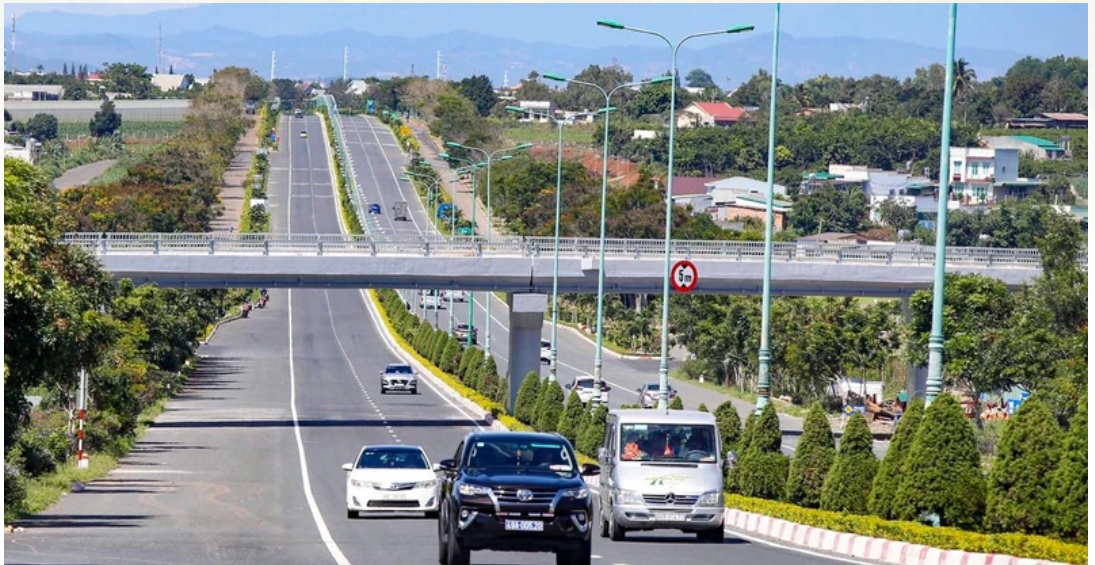 Tuyến cao tốc Liên Khương-Prenn dài hơn 19km, thuộc địa bàn tỉnh Lâm Đồng được đưa vào khai thác từ năm 2008.