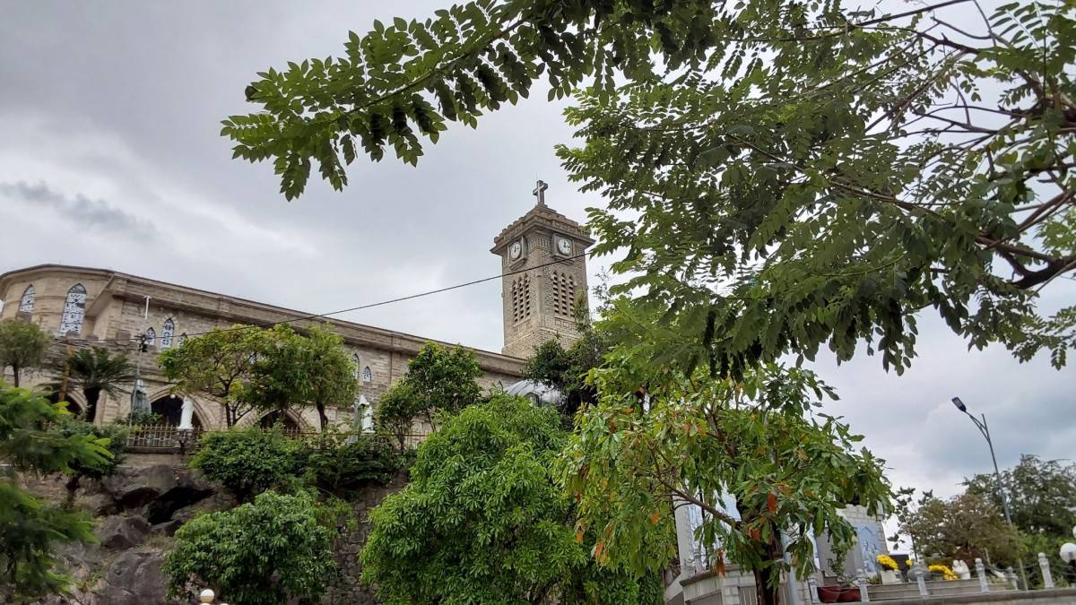 Khánh Hòa đón 550 du khách trên tàu biển quốc tế OCEANIA INSIGNIA