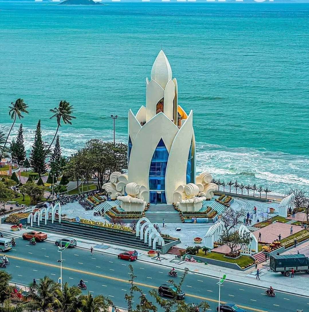 Khánh Hòa đón 550 du khách trên tàu biển quốc tế OCEANIA INSIGNIA