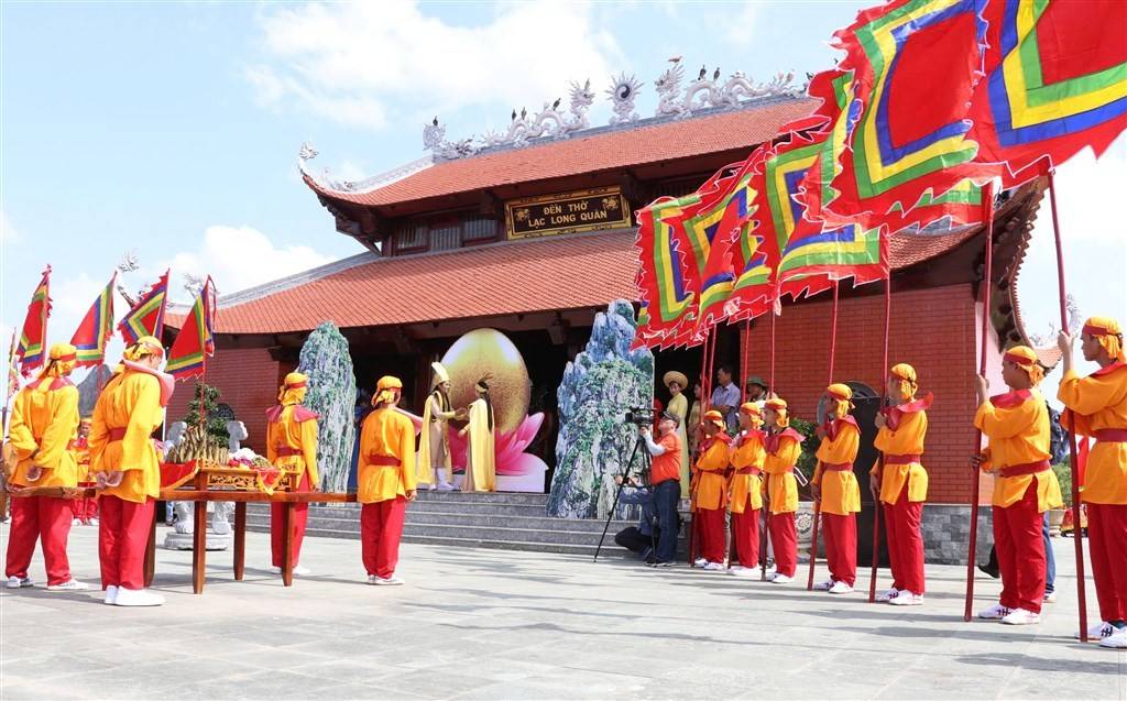Lễ Tri ân Đức Quốc tổ Lạc Long Quân diễn ra từ ngày 01 đến 03/4/2025 (nhằm ngày mùng 04/3 đến ngày mùng 06/4 năm Ất Tỵ) tại Đền thờ Lạc Long Quân. (Cổng TTDT CM)