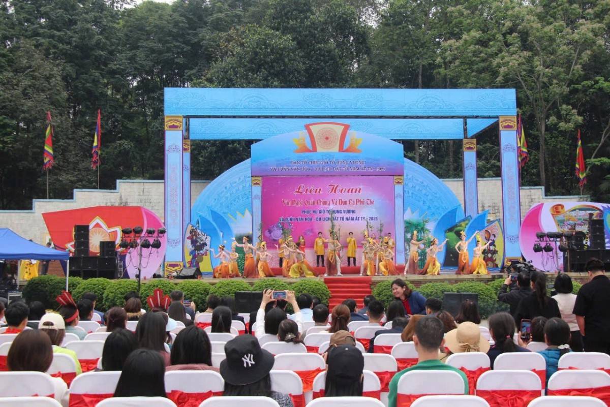 Sở Văn hóa, Thể thao và Du lịch Phú Thọ khai mạc Liên hoan Văn nghệ quần chúng và Dân ca 2025
