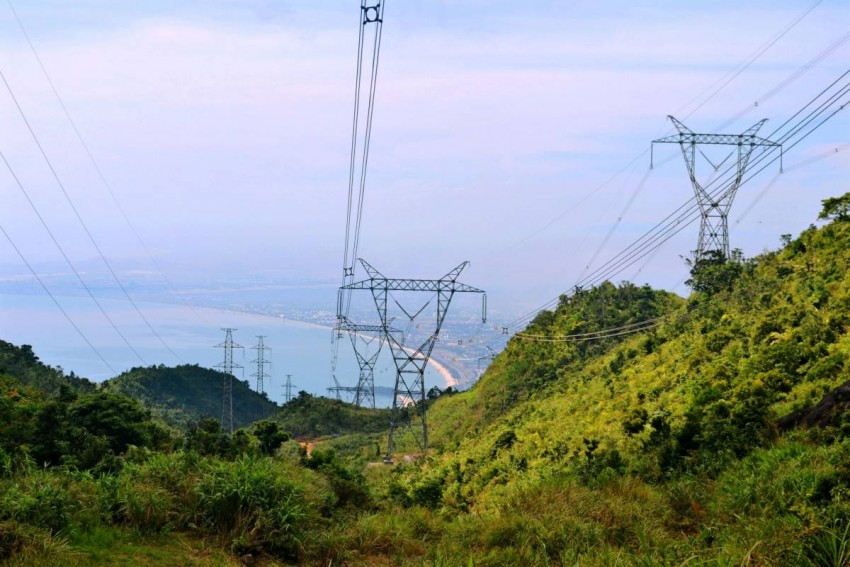 Giải phóng mặt bằng, bàn giao toàn tuyến cho đường dây 500KV Lào Cai - Vĩnh Yên trước 30/4/2025