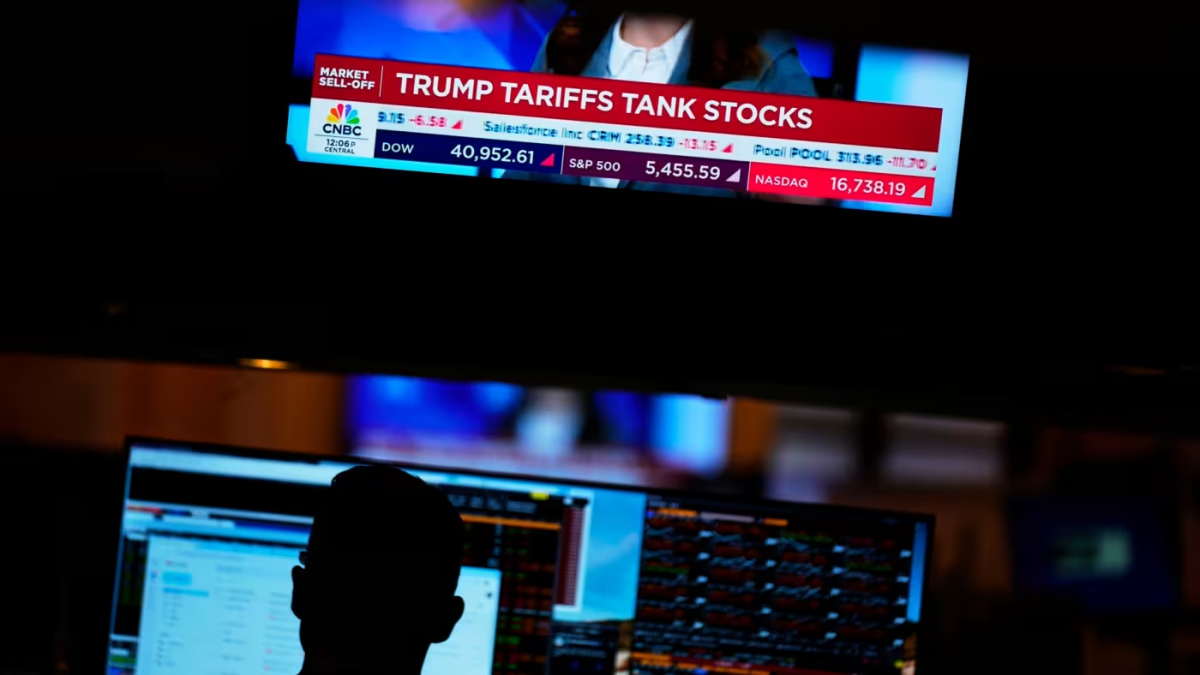 Thuế đối ứng của Mỹ “thổi bay” 2.500 tỷ USD trên thị trường Phố Wall