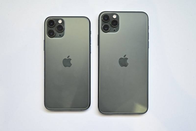 Sự khác biệt giữa iPhone 11 Pro và Pro Max chủ yếu nằm ở kích thước màn hình (5.8 inch so với 6.5 inch) 