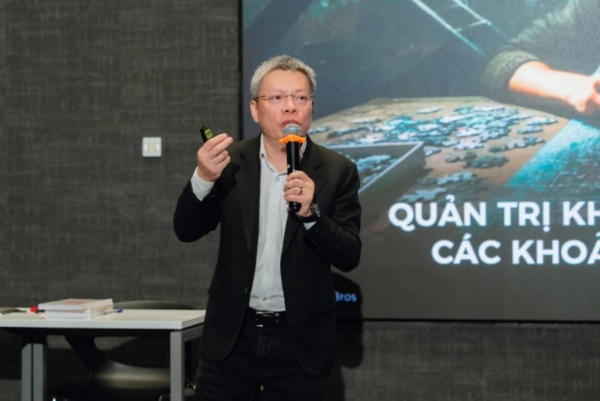 Diễn giả Lê Quốc Vinh - Chủ tịch kiêm CEO Tập đoàn Le Group chia sẻ tại Hội thảo Thành phố Hà Nội  Diễn giả Lê Quốc Vinh - Chủ tịch kiêm CEO Tập đoàn Le Group chia sẻ tại Hội thảo Thành phố Hà Nội