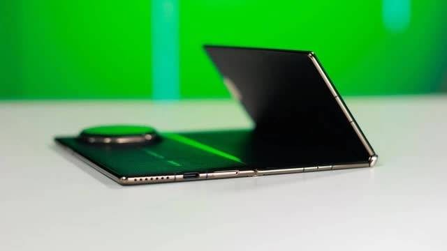 Samsung tham vọng thiết kế smartphone gập bốn lần như hình chữ W