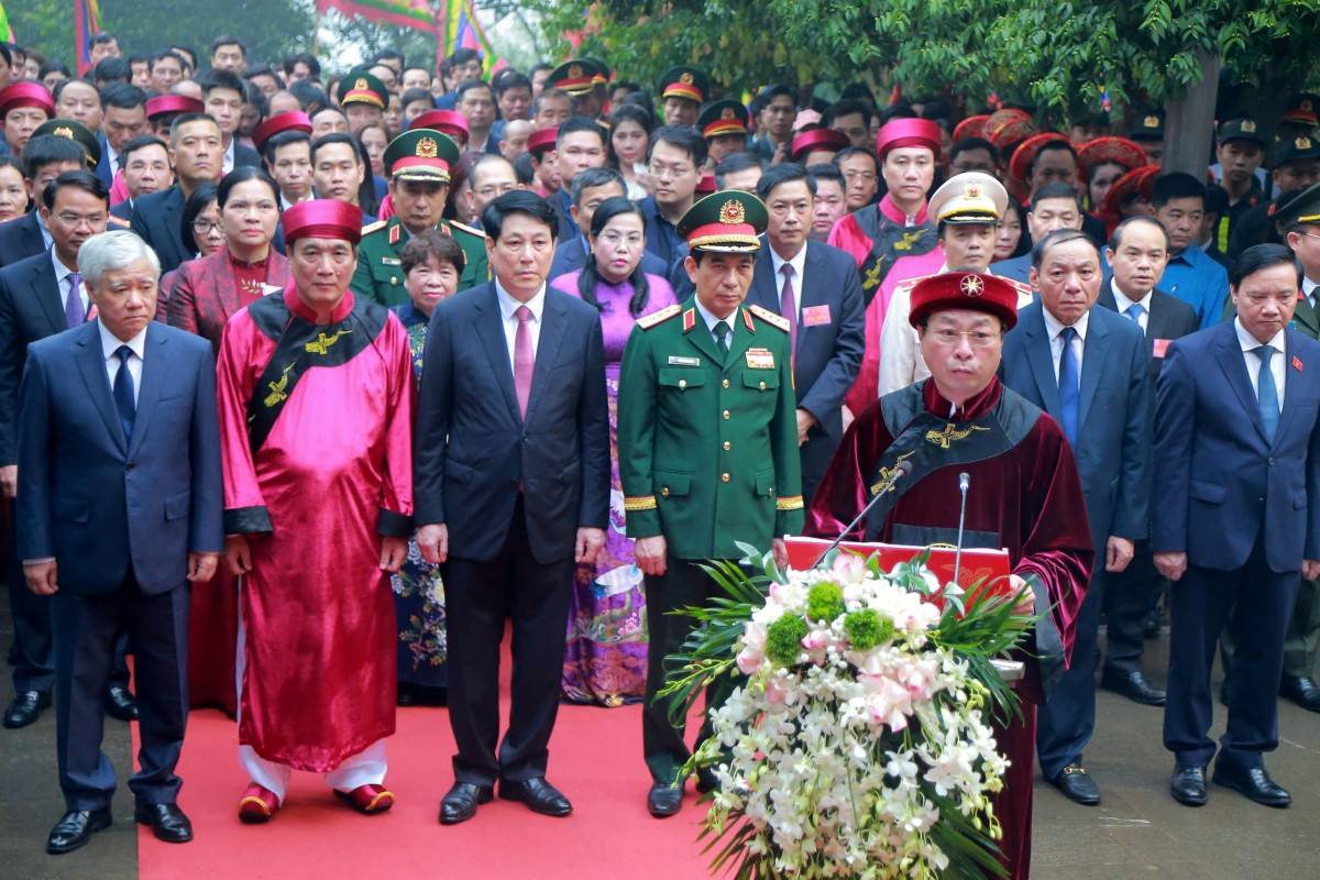 Chủ tịch nước Lương Cường thành kính dâng hương tưởng nhớ các Vua Hùng trong ngày Giỗ Tổ