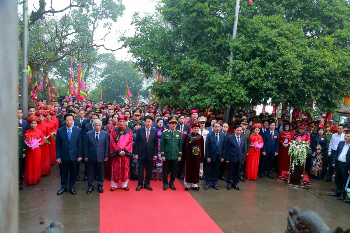 Chủ tịch nước Lương Cường thành kính dâng hương tưởng nhớ các Vua Hùng trong ngày Giỗ Tổ