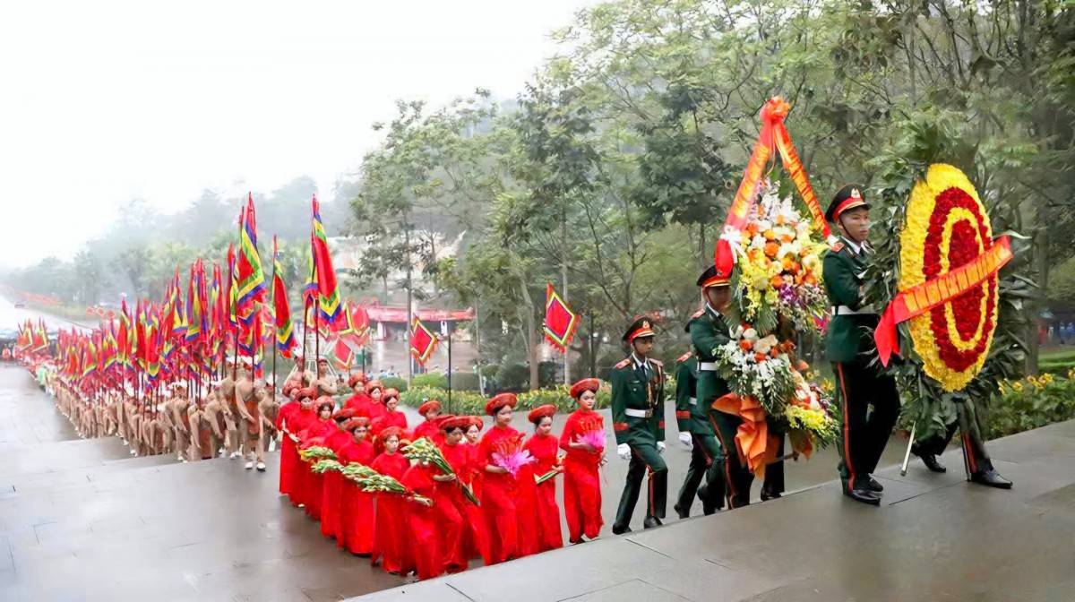 Chủ tịch nước Lương Cường thành kính dâng hương tưởng nhớ các Vua Hùng trong ngày Giỗ Tổ