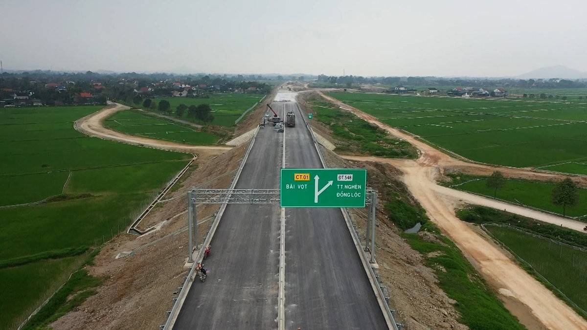 Bộ Xây dựng yêu cầu rà soát tiến độ dự án khởi công, khánh thành dịp 30/4/2025