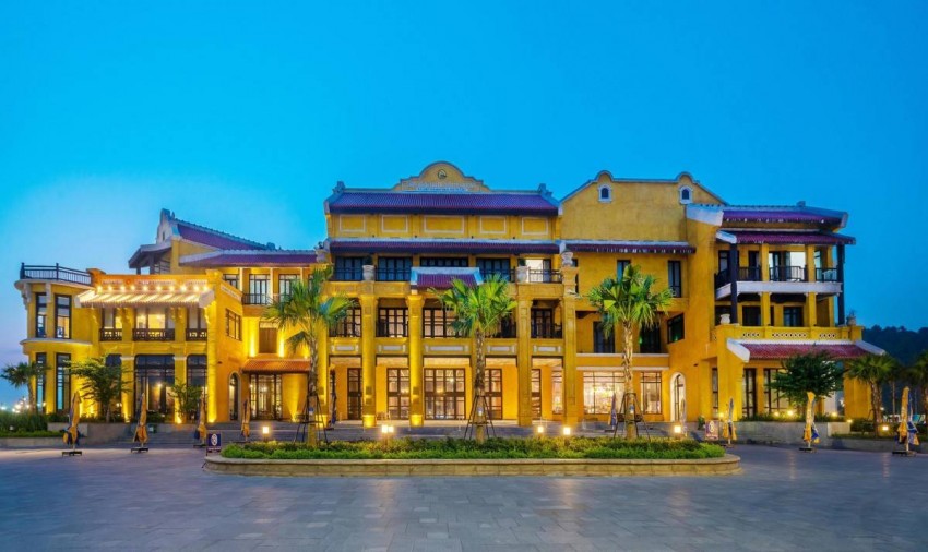 Nhà ga hành khách nhìn như một góc phố cổ Hội An