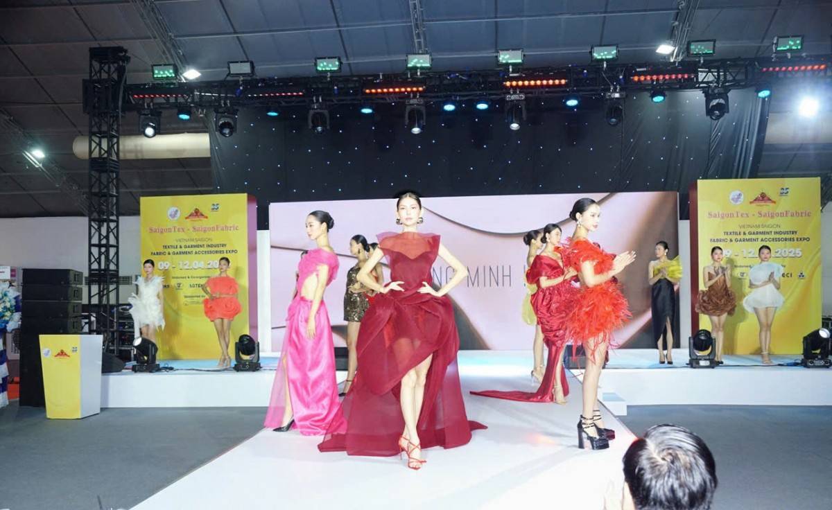 Dệt may là ngành công nghiệp hàng đầu của Việt Nam.