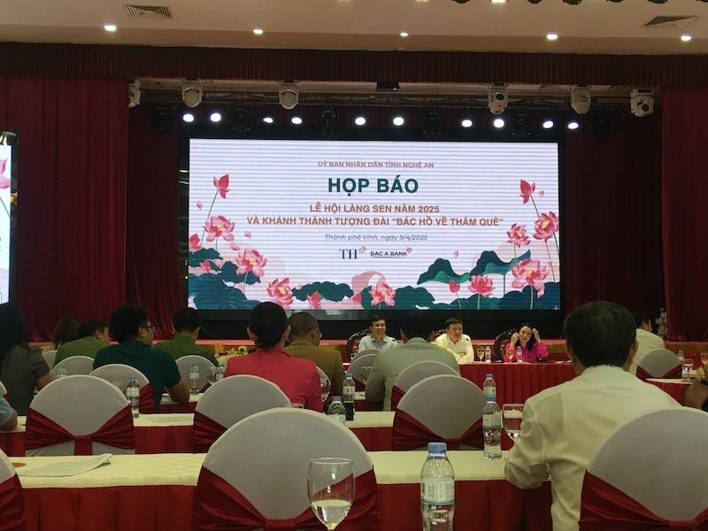Nghệ An tổ chức họp báothông tin về Lễ hội Làng Sen năm 2025 và Khánh thành Tượng đài “Bác Hồ về thăm quê”