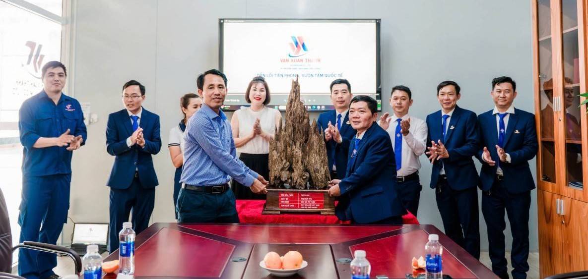 Tháp trầm phong thủy “Thiên Lộc”: Vật phẩm đấu giá 270 triệu đồng vì cộng đồng