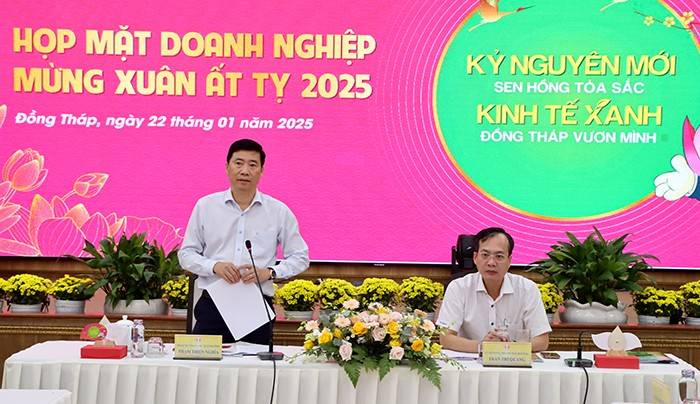 Chủ tịch Uỷ ban nhân dân tỉnh Phạm Thiện Nghĩa ghi nhận những đóng góp tích cực của doanh nghiệp. Nguồn: DTO