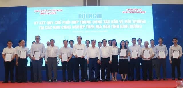 Bình Dương tổ chức ký kết quy chế phối hợp bảo vệ môi trường tại các khu công nghiệp