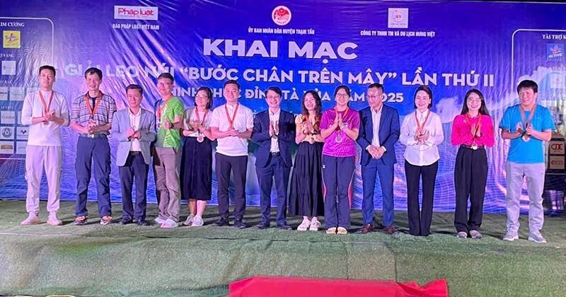 Yên Bái: Khai mạc Giải leo núi “Bước chân trên mây” lần thứ II chinh phục đỉnh Tà Xùa năm 2025