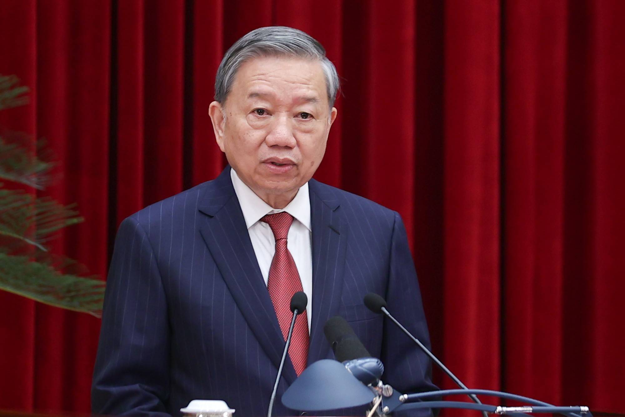 Tổng Bí thư Tô Lâm phát biểu bế mạc Hội nghị Ban Chấp hành Trung ương Đảng 11 khoá XIII. Tổng Bí thư Tô Lâm phát biểu bế mạc Hội nghị Ban Chấp hành Trung ương Đảng 11 khoá XIII.