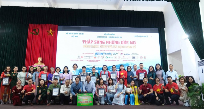 Thắm tình đảo xa - Trao gửi yêu thương đến trẻ em Bạch Long Vỹ