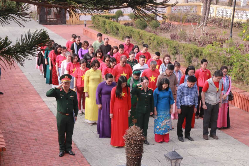 Thắm tình đảo xa - Trao gửi yêu thương đến trẻ em Bạch Long Vỹ