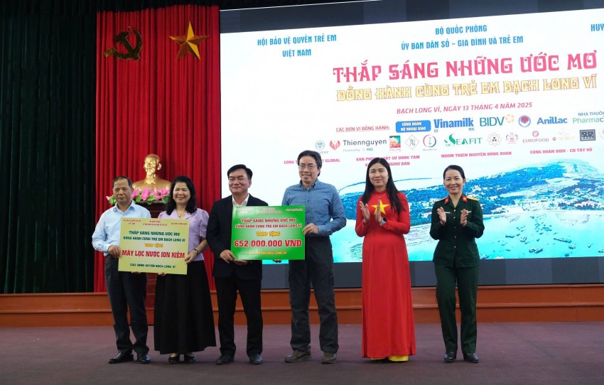 Thắm tình đảo xa - Trao gửi yêu thương đến trẻ em Bạch Long Vỹ