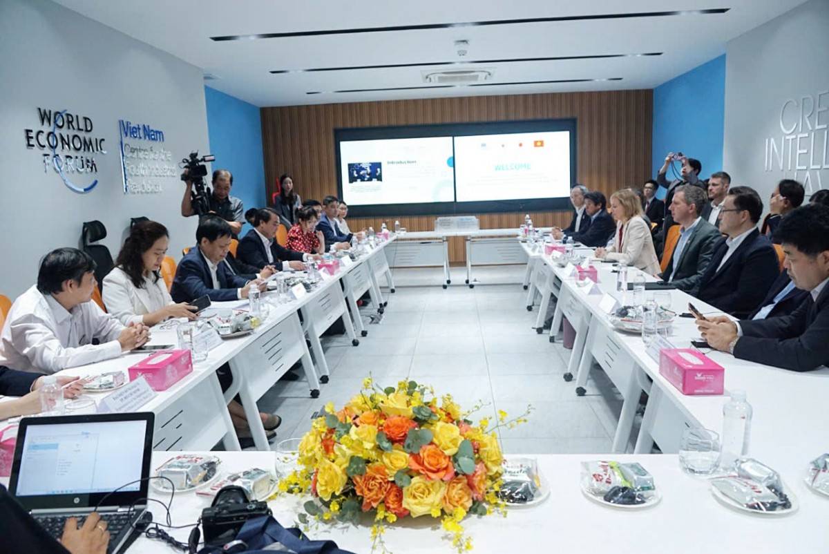 Trung tâm Cách mạng Công nghiệp lần thứ 4 tại TP. Hồ Chí Minh (HCMC C4IR) trong buổi làm làm việc với phái đoàn Tổng Lãnh sự các nước Hoa Kỳ, Nhật Bản, Hàn Quốc 