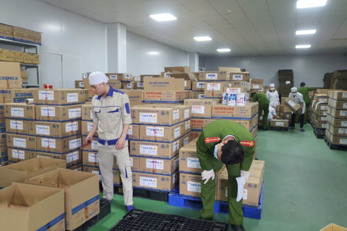 Bộ Công an cùng Bộ Y tế phối hợp xử lý vụ sản xuất sữa giả quy mô lớn