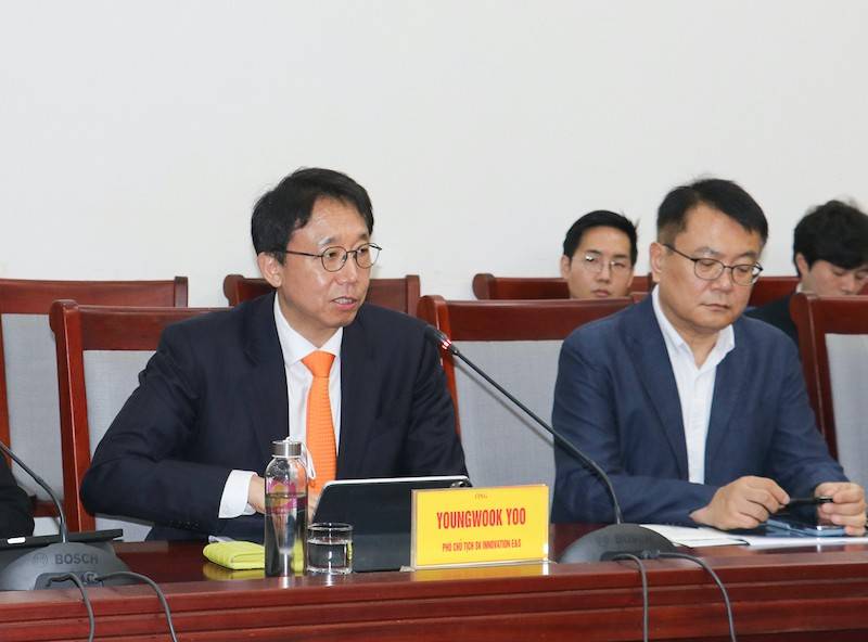 Lãnh đạo Tập đoàn cũng đã giới thiệu về các phương án triển khai dự án Nhà máy điện khí LNG Quỳnh Lập ở thị xã Hoàng Mai (Nghệ An) nếu được chấp thuận chủ trương đầu tư.