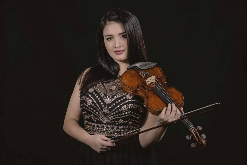 Nghệ sĩ violin Sara Dragan. Nguồn ảnh: Saradragan.com
