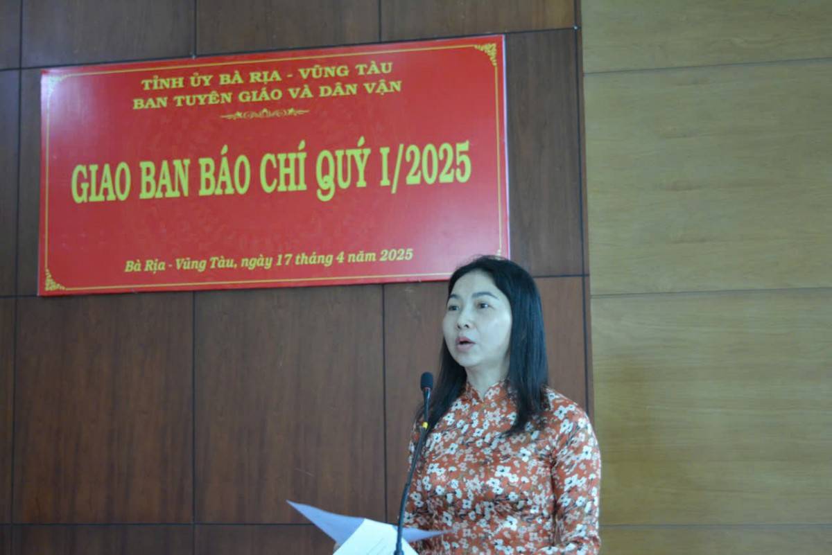 Bà Trần Thị Thu Hiền- Phó giám đốc Sử Văn hoá thể thao và Du lịch thông tin về các hoạt động du lich chào mừng các ngày lễ lớn trên địa bàn tỉnh Bà Trần Thị Thu Hiền- Phó giám đốc Sử Văn hoá thể thao và Du lịch thông tin về các hoạt động du lich chào mừng các ngày lễ lớn trên địa bàn tỉnh