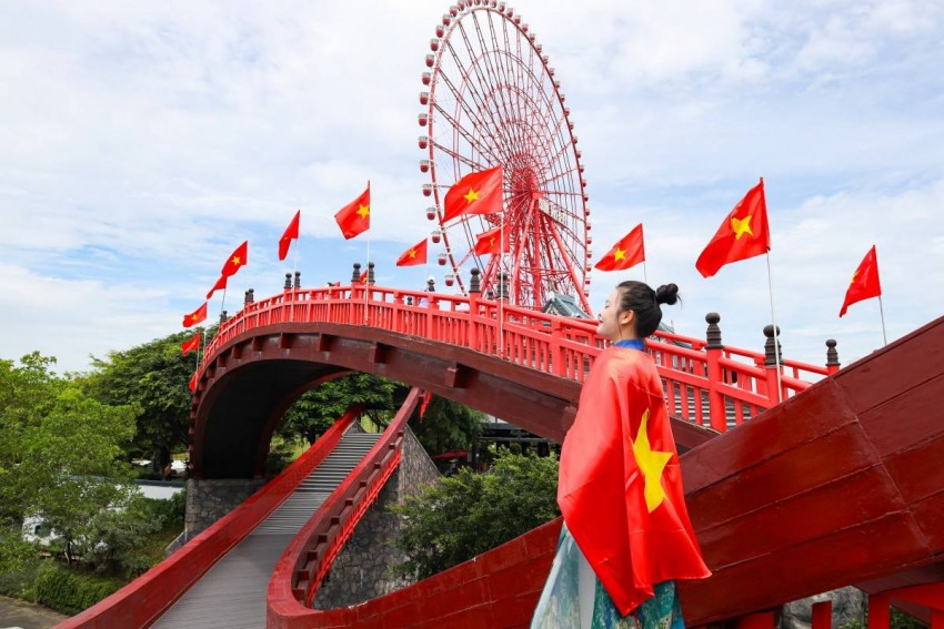 Khu du lịch sẽ rợp cờ hoa dịp lễ 30/4. Ảnh: Minh Khương