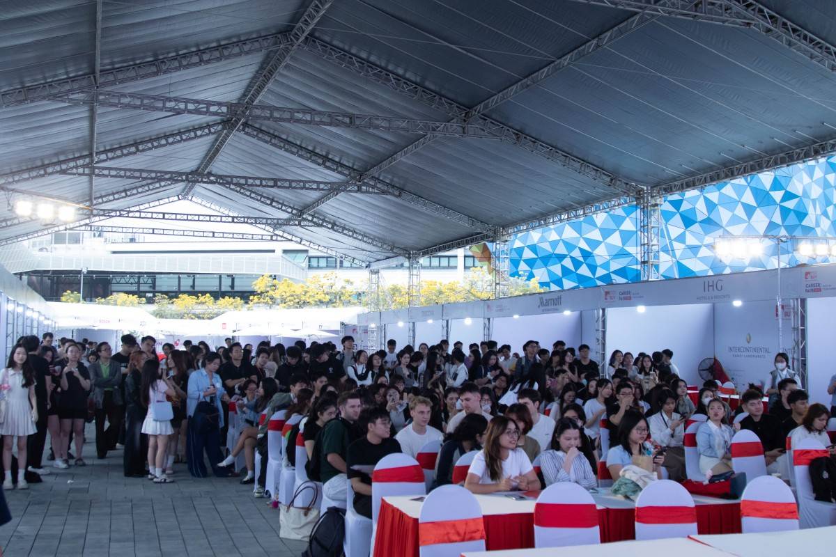 Hơn 1.700 lượt sinh viên tham gia các khu khác nhau tại sự kiện và gặp gỡ cùng các nhà tuyển dụng đến từ các doanh nghiệp, tập đoàn hàng đầu. 