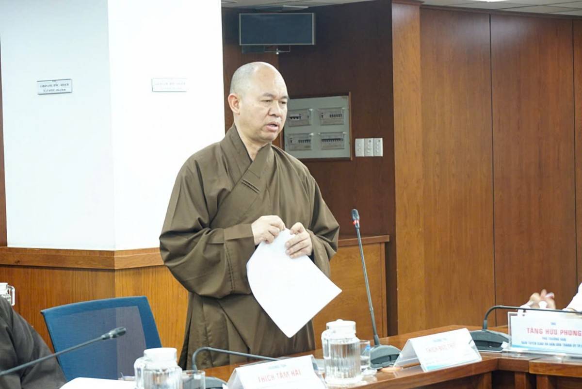  Thượng toạ Thích Đức Thiện - Phó Chủ tịch, Tổng Thư ký Hội đồng trị sự Giáo hội Phật giáo Việt Nam, Phó Chủ tịch, Tổng Thư ký Ủy ban tổ chức Quốc gia Đại lễ Vesak LHQ 2025 thông tin đến báo giới về sự kiện.