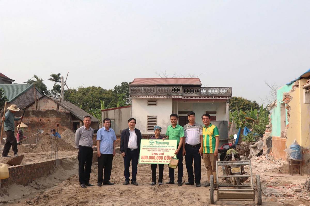 Công ty CP Tiến Nông hỗ trợ các hộ gia đình tỉnh Bắc Ninh xây nhà mới
