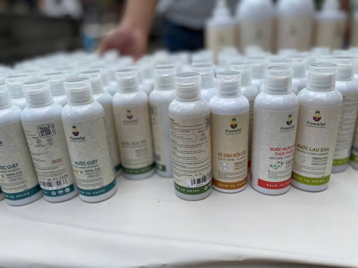 Giảng viên cao đẳng Việt vượt trăm cây số gánh đặc sản quê nhà lên phố Giảng viên cao đẳng Việt vượt trăm cây số gánh đặc sản quê nhà lên phố