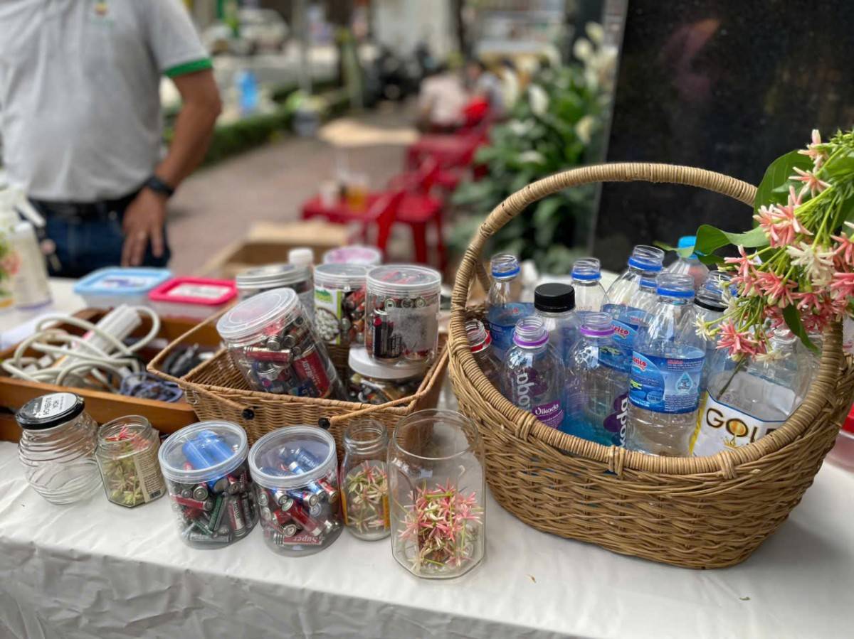 Giảng viên cao đẳng Việt vượt trăm cây số gánh đặc sản quê nhà lên phố Giảng viên cao đẳng Việt vượt trăm cây số gánh đặc sản quê nhà lên phố