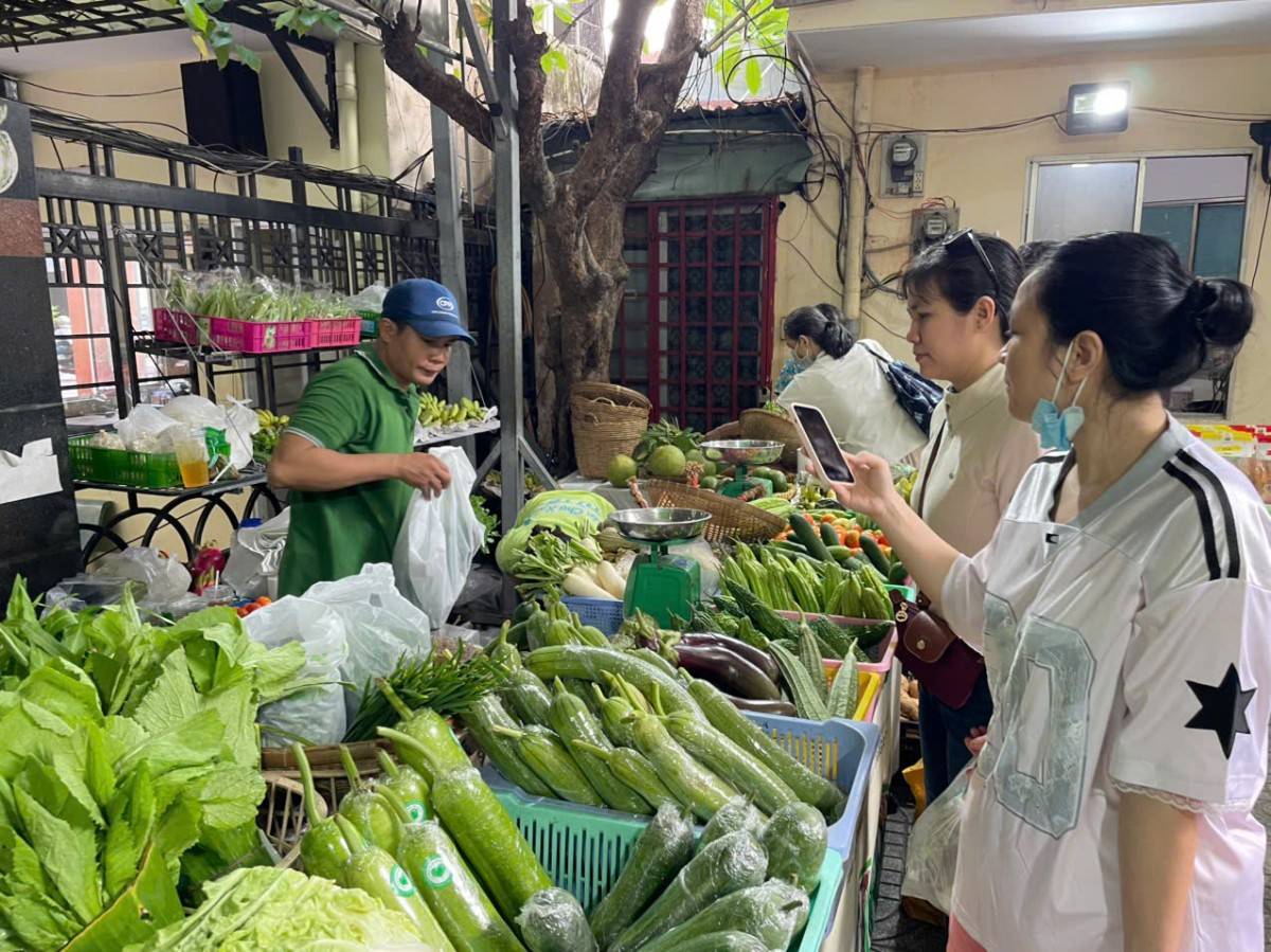 Giảng viên cao đẳng Việt vượt trăm cây số gánh đặc sản quê nhà lên phố Giảng viên cao đẳng Việt vượt trăm cây số gánh đặc sản quê nhà lên phố