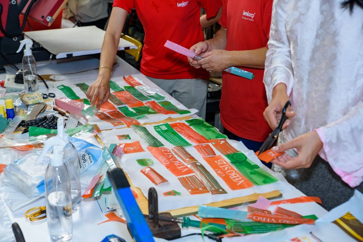 “Túi xách xanh” từ bao gạo cũ