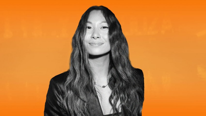 Chân dung Lucy Guo - Nữ tỷ phú tự thân vừa 'soán ngôi' Taylor Swift