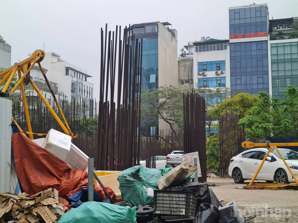 Bài IX: Tòa V.I.C Tower “bỏ quên” cả thập kỷ trên đất vàng Cầu Giấy