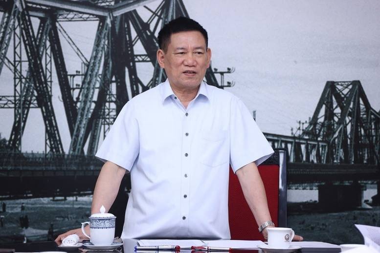 Phó Thủ tướng Chính phủ Hồ Đức Phớc họp với các bộ, ngành về việc nghiên cứu thành lập Quỹ phát triển nhà ở quốc gia. Ảnh VGP