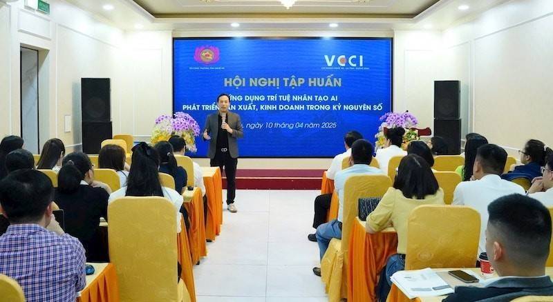 Sở Công thương Nghệ An phối hợp với Chi nhánh VCCI Nghệ An - Hà Tĩnh - Quảng Bình tổ chức Hội nghị tập huấn Ứng dụng trí tuệ nhân tạo (AI) phát triển sản xuất, kinh doanh trong kỷ nguyên số cho doanh nghiệp
